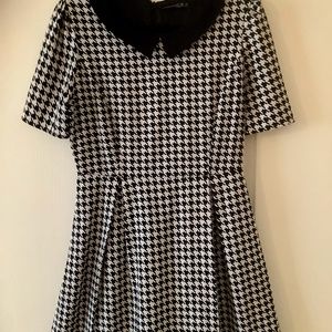 Atmosphere, UK 14, black & white